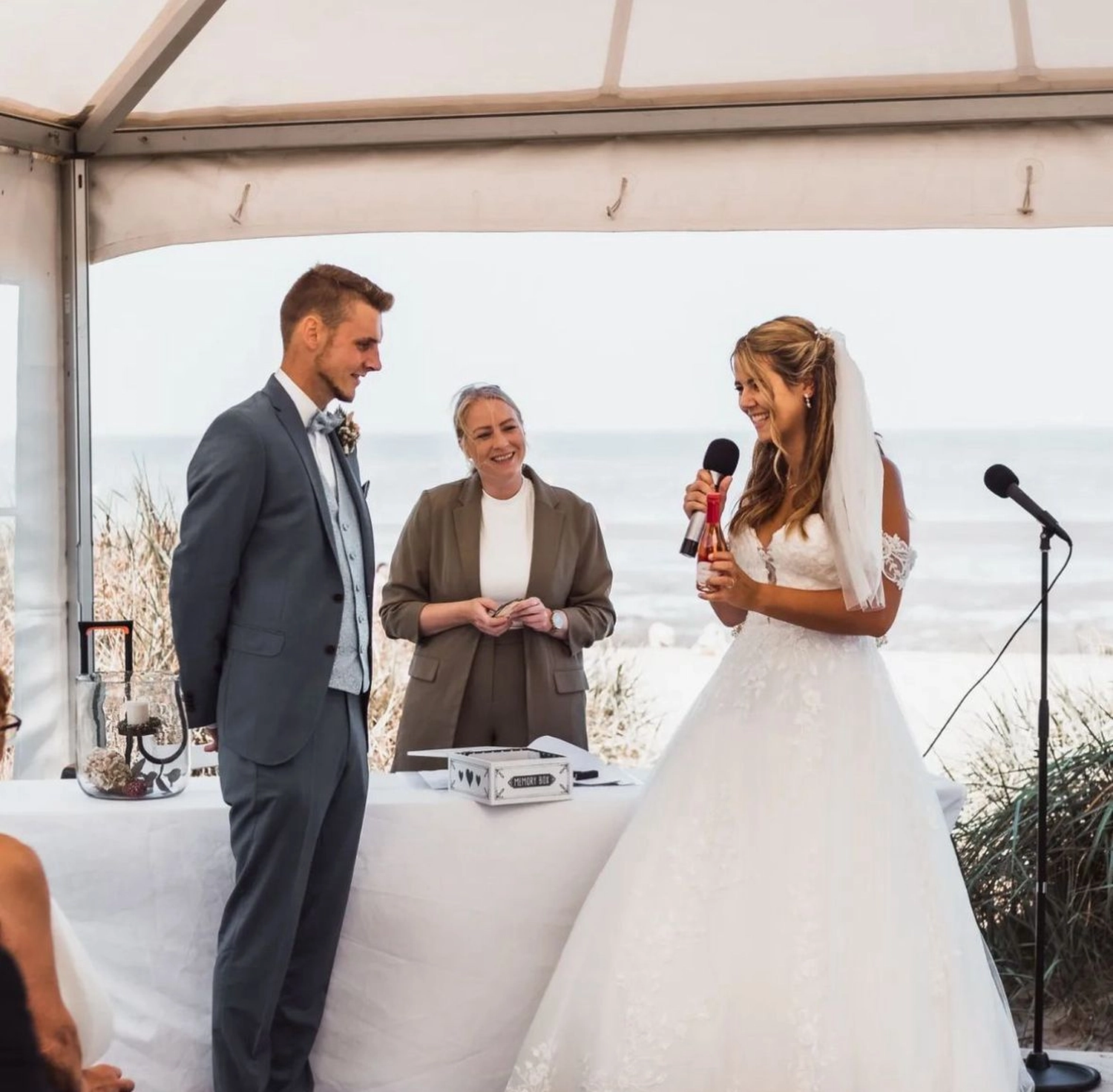 Groom and bride Freie Rednerin SARAH VAN DETTEN-PREUSS